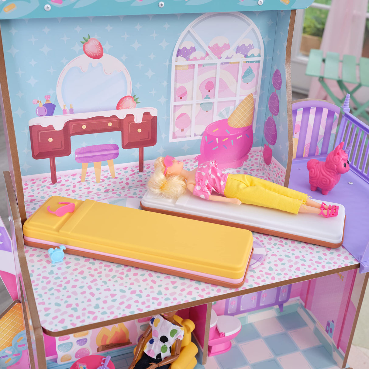 KidKraft Casa de Muñecas de Madera Castillo de Caramelo con Muebles y Accesorios, Casita con Figura de Lama Unicornio, para muñecas de 30 cm, Juguetes niños y niñas 3+ años (20242)