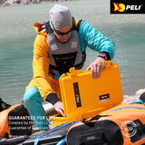 PELI 1607 Air Maleta Protectora Ligera para Equipos de Foto y vídeo Profesionales, estanca e Impermeable al Polvo, 63L de Capacidad, Fabricada en EE.UU, sin Espuma, Color Naranja