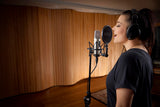 RØDE NT2-A Micrófono de condensador cardioide de gran diafragma versátil RØDE NT2-A con patrón polar conmutable, atenuador y filtro paso alto para grabación de voces e instrumentos