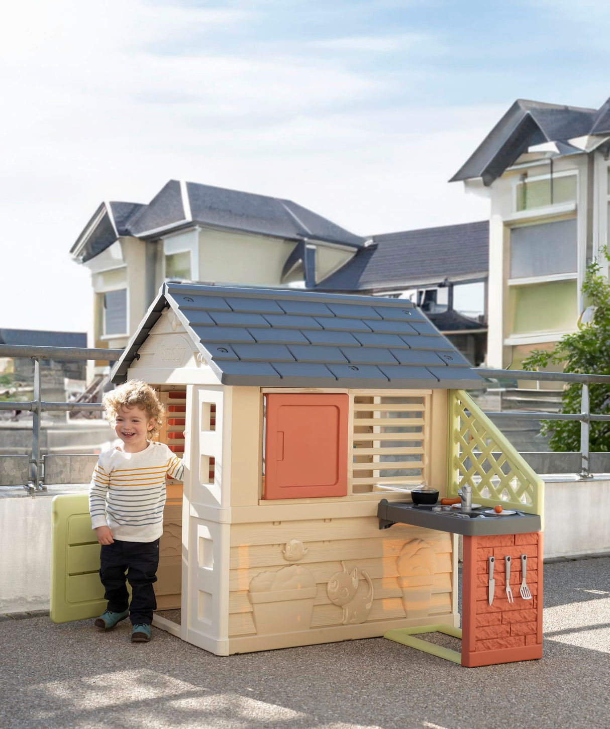 Smoby Life Casa Nature con Cocina de Juguete - Casita Infantil Interior y Exterior - Material Reciclado UV Resistente - A Partir 2 años - Cocina y Accesorios Incluidos - (7600810739)