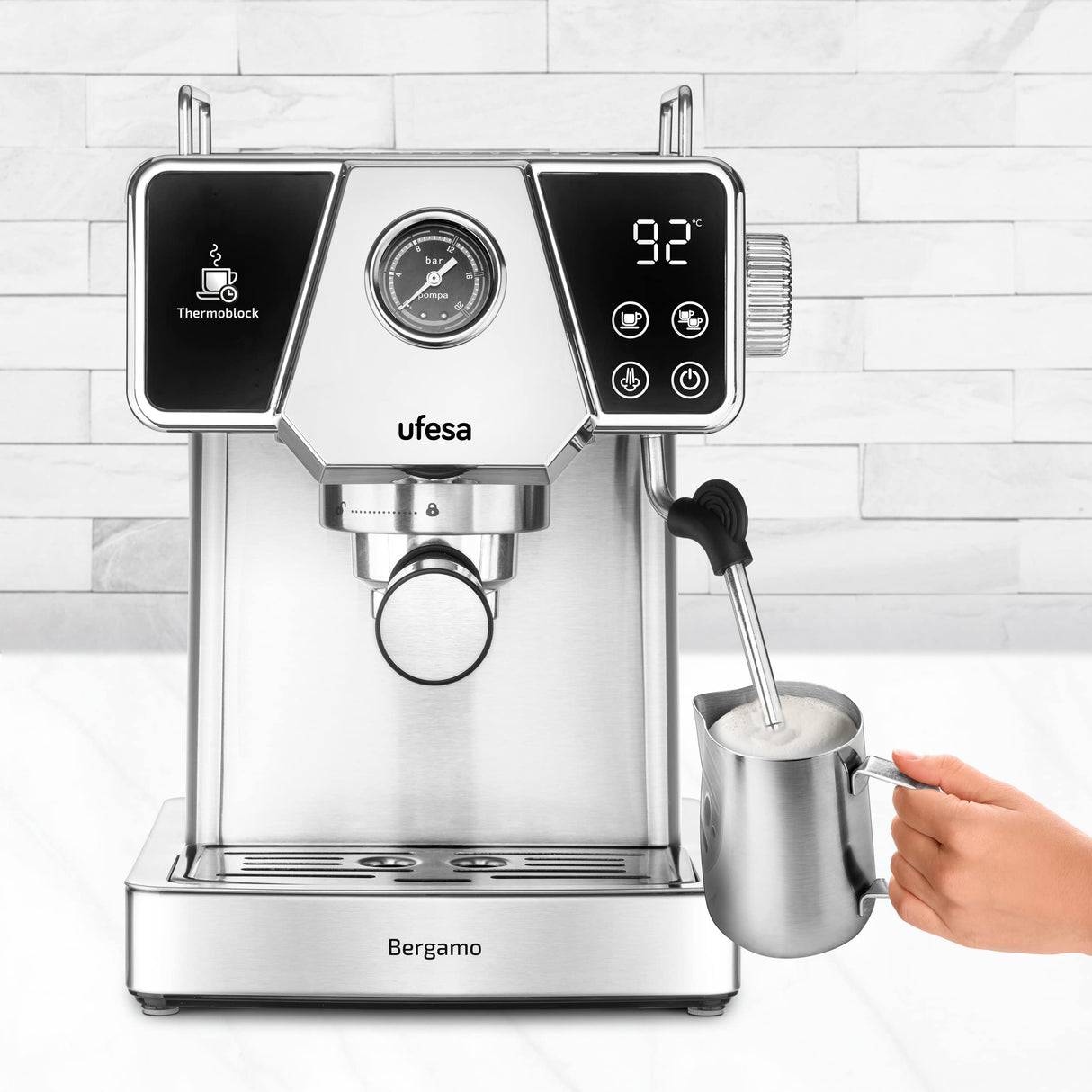 Ufesa Bergamo Cafetera Expresso y Capuccino con Manómetro, 20 Bares, 1350W, Panel Táctil, Vaporizador Orientable, Sistema Thermoblock, Depósito 1.8L, 1 o 2 Cafés, Inox