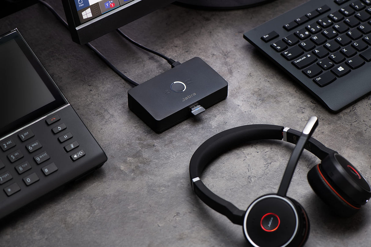 Jabra Link 950 USB-A Switch utilícelo para alternar cómodamente entre el teléfono de sobremesa y el softphone mediante un auricular inalámbrico USB o con cable