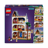 LEGO Friends Hostal del Castillo de Juguete, Juego con Hotel y 4 Mini Muñecos, Regalo para Niñas y Niños de 12 Años o Más, Figura de un Perro y Accesorios, Decoración para la Estantería 42638