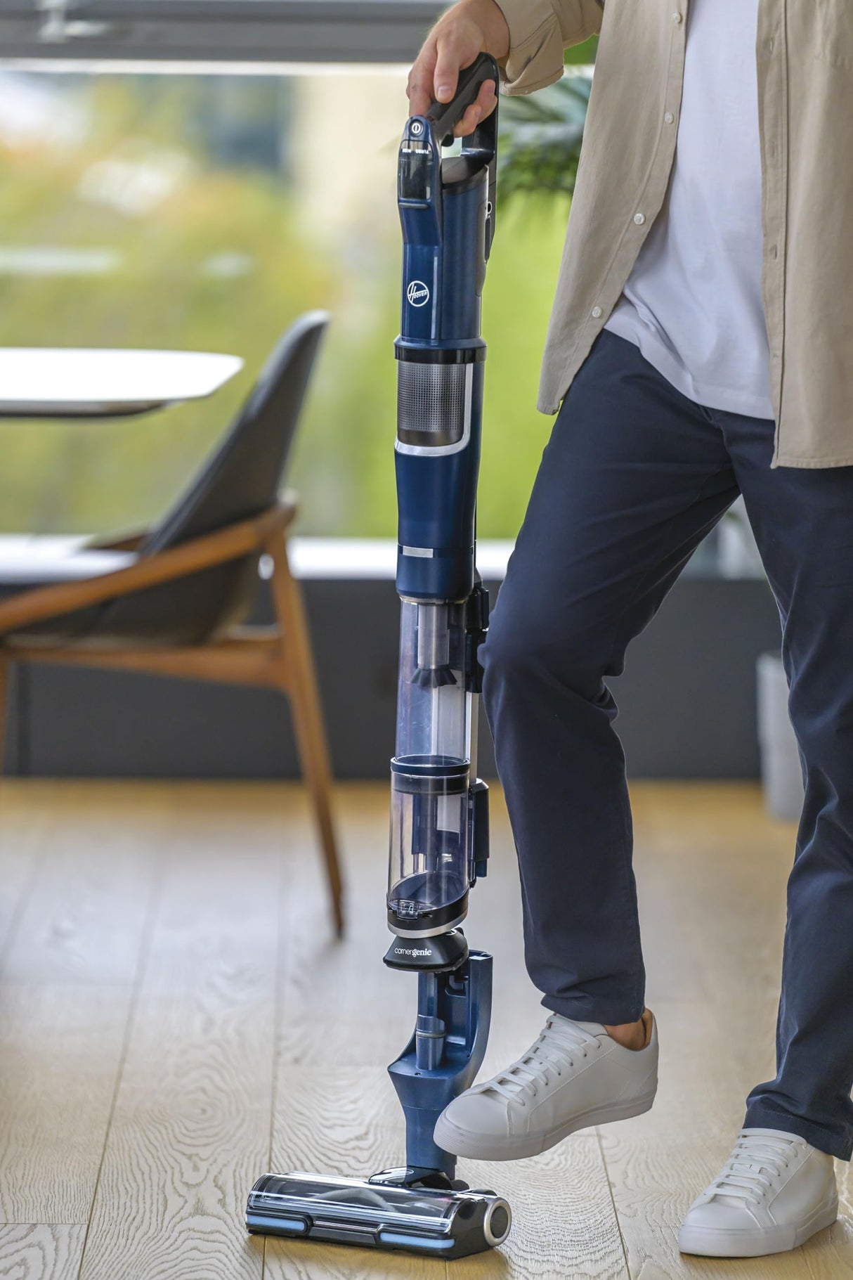 Hoover Aspiradora Escoba Sin Cable Potente con Corner Genie™ para Limpiar Todos los rincones, Accesorio para Mascotas, Cepillo Anti-Enredos, Luces LED, 2 Baterías [HFX]
