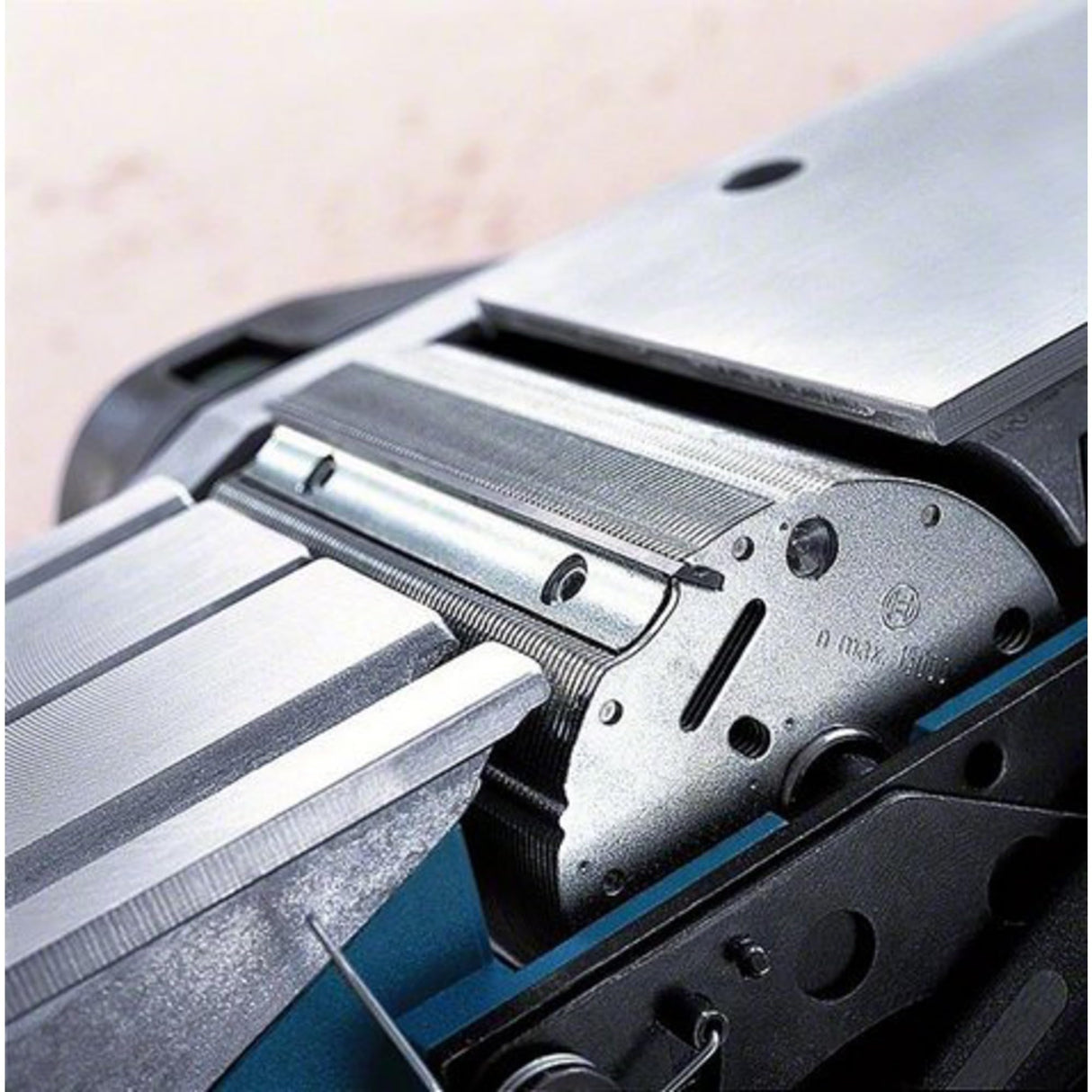 Bosch Professional GHO 40-82 C - Cepillo eléctrico (14000 rpm, profundidad hasta 4 mm, velocidad constante, en maletín)