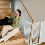Relaxdays Barrera Seguridad Niños, Valla Protectora con Puerta, para Escaleras, 92x154cm, Plegable, sin Taladrar, Blanco, Tablero de Fibras
