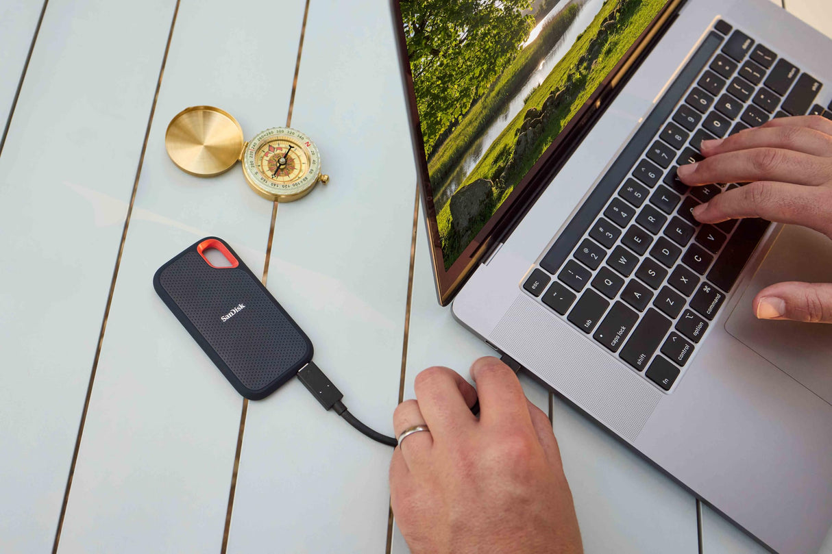 SanDisk Extreme SSD Externo Portátil 8 TB (Disco Duro Externo SSD con velodidad de Lectura de hasta 1050 MB/s, 1000 MB/s de Escritura, IP65 de Resistencia al Agua y al Polvo) con cifrado por Hardware