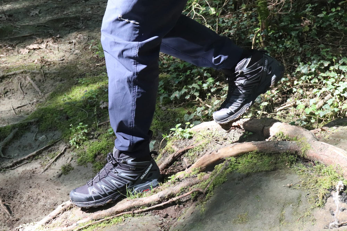 Salomon X Ultra Pioneer Mid Gore-Tex Zapatillas de Senderismo para Hombre, Cualquier clima, Sujeción del pie segura, Estabilidad y amortiguación, Black, 43 1/3