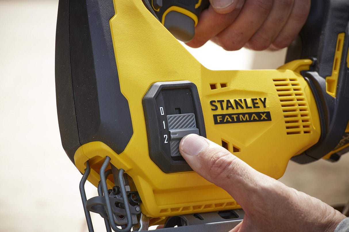 STANLEY FATMAX SFMCS600M2K-QW - SIERRA DE CALAR V20 LI-ION 18V CON 2 BATERÍAS 4Ah, CARGADOR Y MALETÍN