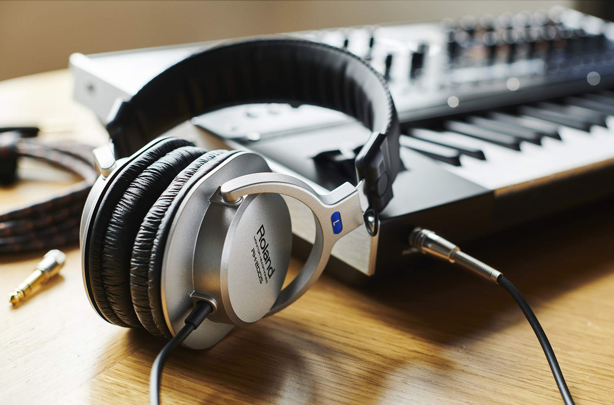 Roland Auriculares de monitorización estéreo con Cable Liso y Color Plata RH-200S — Auriculares de monitorización estéreo Transparentes, precisos y cómodos Studio