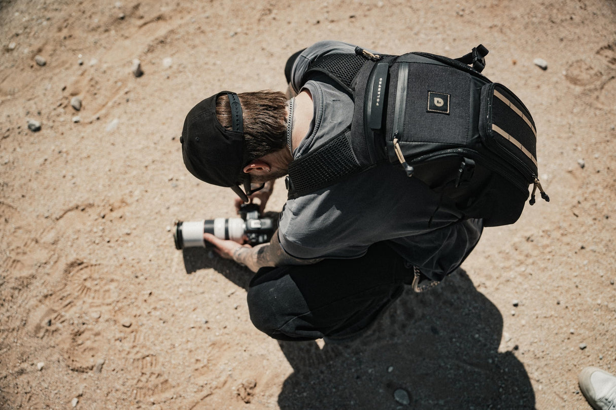 PolarPro - Roadrunner - 8L - Mochila - Ultraligera, compacta para un Acceso rápido y fácil - Se Adapta a Todo tu Equipo fotográfico - Funda para la Lluvia incluida