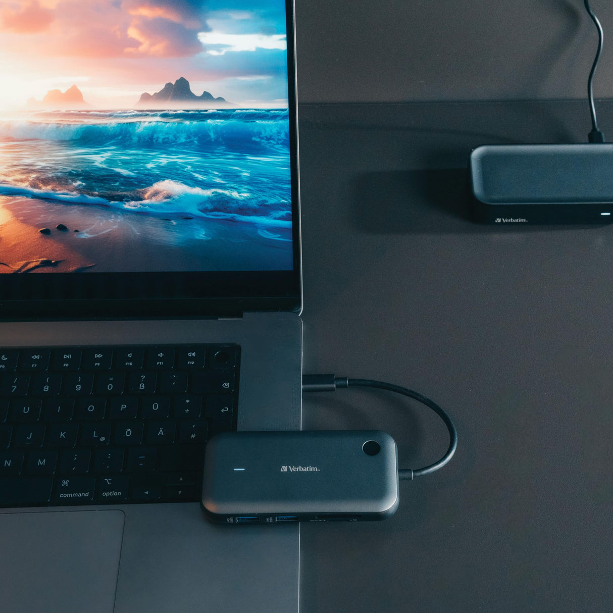 Verbatim Share My Screen USB-C Wireless Display Adapter 1080P with Hub WDA-01