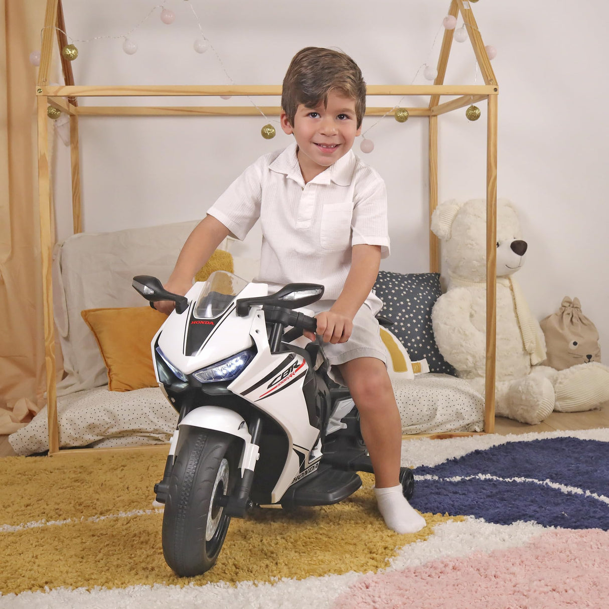 TURBO CHALLENGE - Honda CBR1000RR - Portador Eléctrico - 119178 - Moto - Blanco - Listo para Rodar - Máximo 30Kg - Plástico - Baterías Recargables - A Partir de 3 años