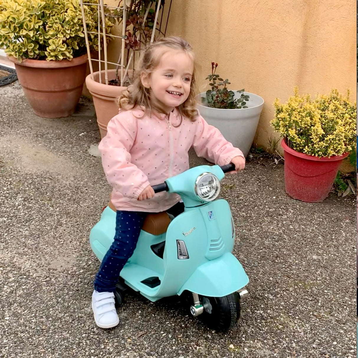 TURBO CHALLENGE Baby Driver Vespa GTS, Color Verde Aguamarina, Large (MGM 119151)