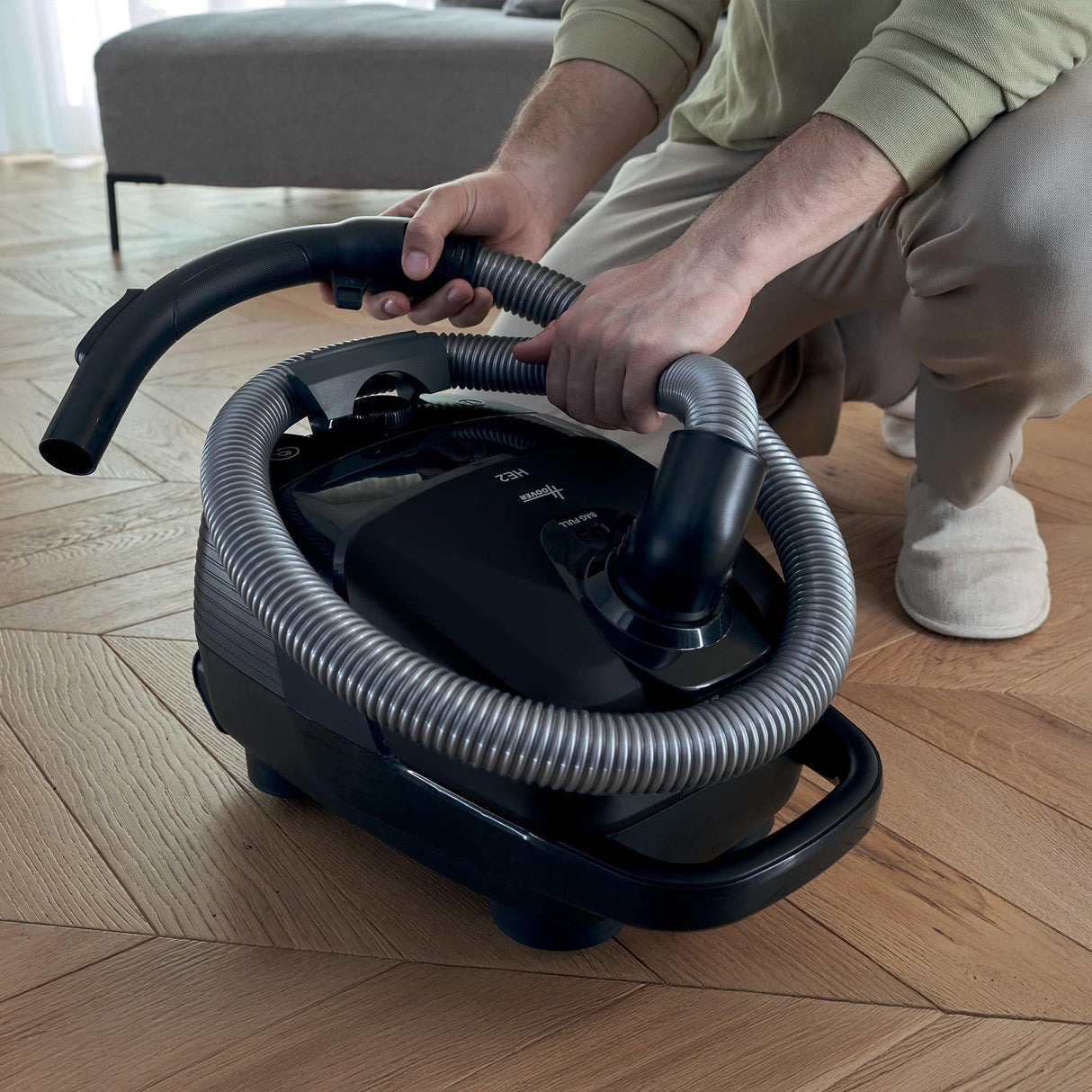 Hoover HE2 - Aspiradora con Bolsa compacta y Potente - para Suelos Duros y alfombras - Trineo con Cable - Filtro EPA - Bolsa 3,5L - Accesorios Integrados - Radio de acción 10 m - 850W [HE2Z10A]