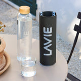 LaVie PURE es un Innovador Purificador de Agua con luz UVA que funciona Sin Consumibles. Transforme su Agua del Grifo en Agua Pura y Deliciosa en 15 minutos. Capacidad 1 L