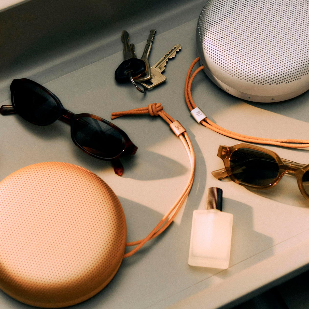 Bang & Olufsen Beosound A1 (3ª Generación) Altavoz Bluetooth Portátil Impermeable con 3 Micrófonos, Certificado C2C - Honey Tone