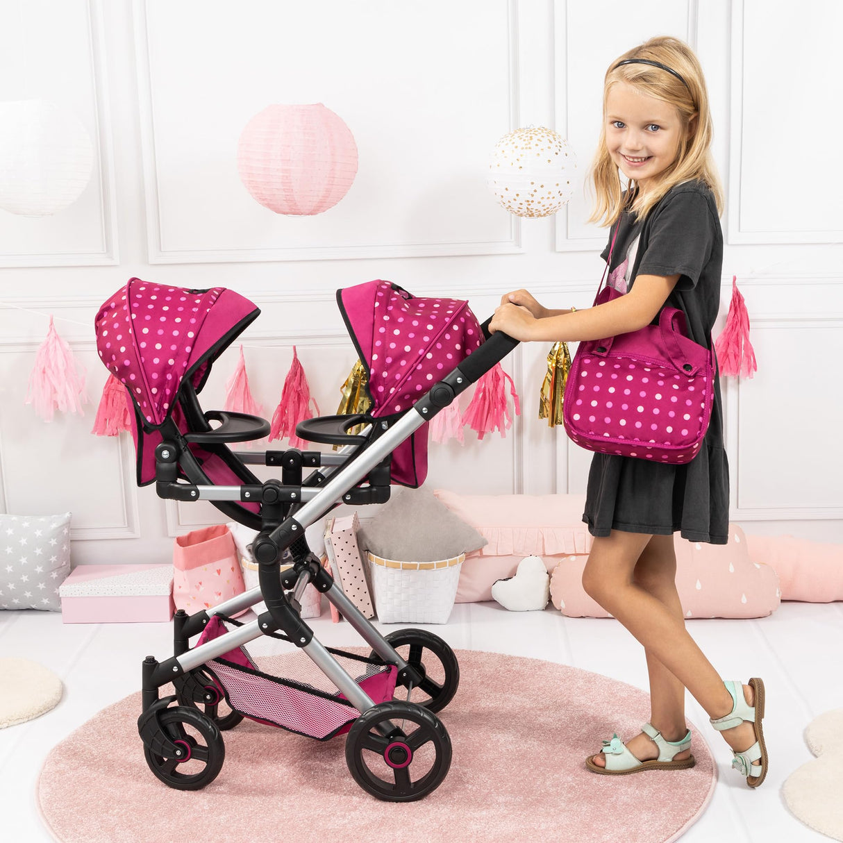 Bayer Design 26267AA Cochecito de Muñeca Gemelas, Carrito Paseo para muñecos, Ajustable en Altura, Plegable, con la Bolsa de Bandolera, Compatible con Silla de Coche EasyGo