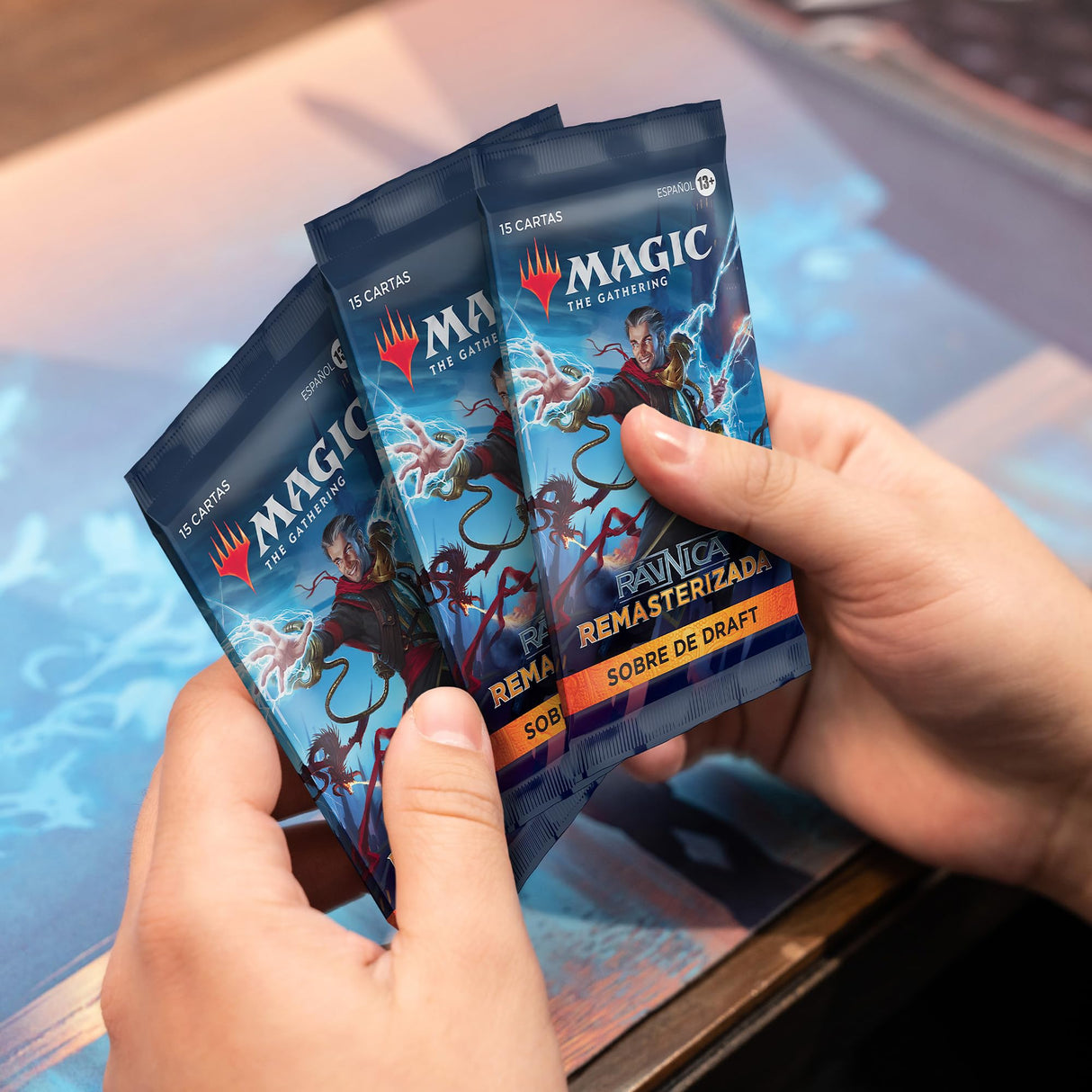 Magic: The Gathering - Caja de sobres de Draft de Rávnica remasterizada, 36 sobres (540 cartas de Magic) (Versión en Español)