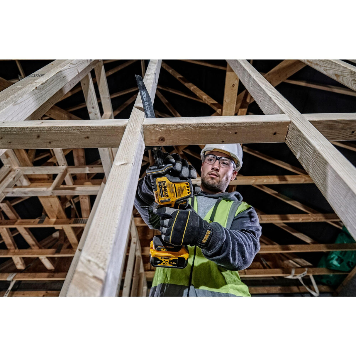 DEWALT DCS369NT-XJ - Mini-Sierra Sable XR 18V, Motor sin escobillas, En caja TSTAK, Sin Batería ni Cargador