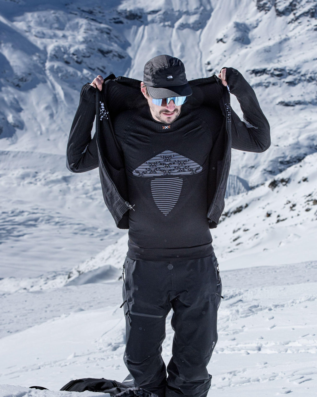 X-Bionic Energizer 4.0 Camisa Cuello Redondo y Mangas largas para Hombre - Alta tecnología para Deportes de Invierno con características de termorregulación y Rendimiento mejoradas - Negro/Blanco, M