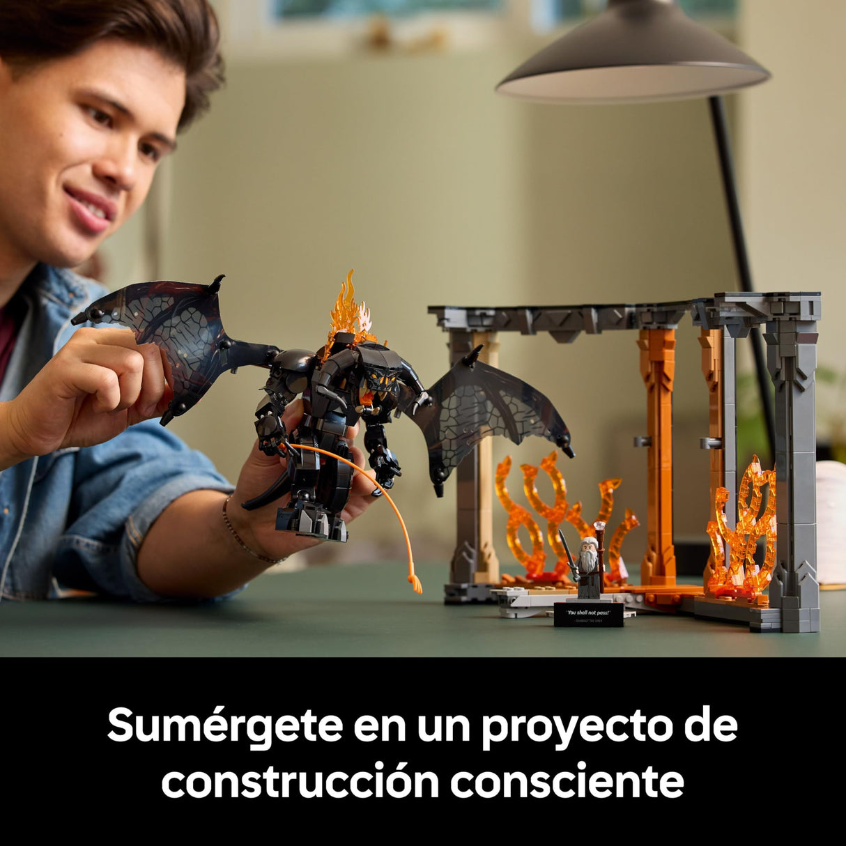 LEGO Icons Rincón Entre Libros: El Señor de los Anillos: Balrog Kit de Decoración, Set de Construcción, Regalo para Adultos y Amantes de la Épica Trilogía Cinematográfica 10367