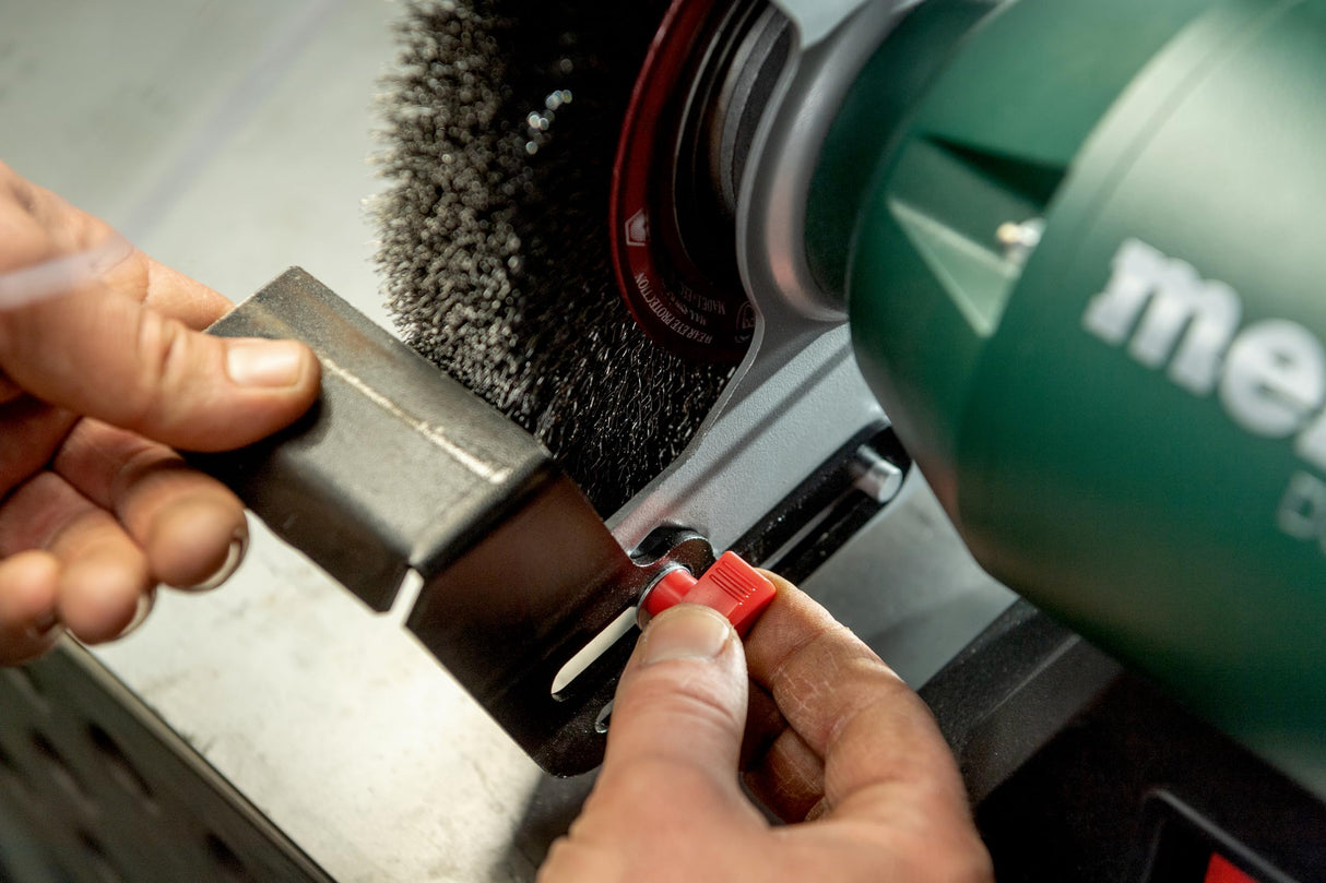 Metabo Lijadora Combinada Universal BS 200 Plus, Máquina para Lijar, Afilar y Desbarbar, Potencia 600W, para Madera y Metal, Multifuncional, Cable de 1.8m