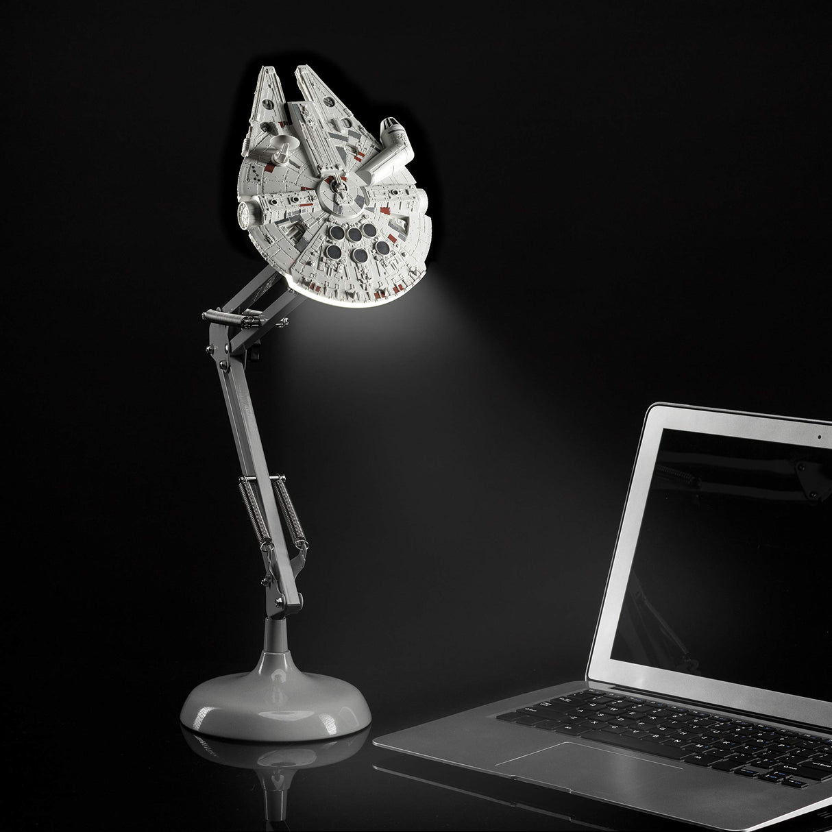 Lámpara de escritorio posable Millennium Falcon - Producto oficial Disney Star Wars, decoración de luz Star Wars, regalo para hombres