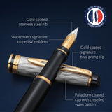 Pluma estilográfica Waterman Expert, en metal y lacado negro con adorno dorado, capuchón cincelado, plumín mediano de acero inoxidable