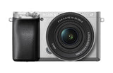 Sony ILCE6100AKS.CEC Alpha 6100 Cámara Evil APS-C con Objetivo SELP16502B Zoom Potente, Color Plata, Cargador Incluido, Sin Tarjeta
