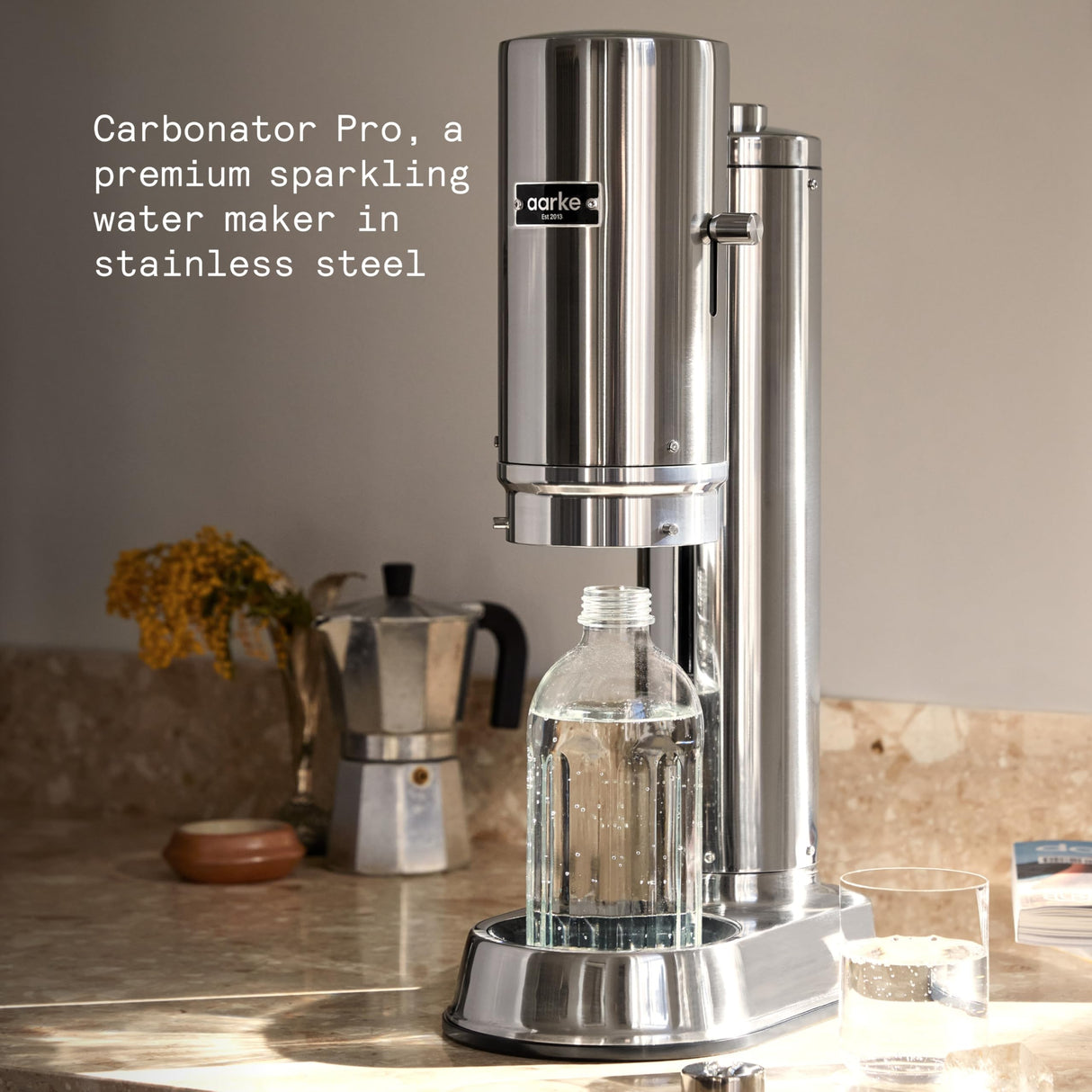 Aarke Carbonator Pro, Máquina para hacer Agua con Gas, con Botella de Vidrio, Acabado en Acero