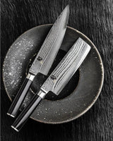KAI Shun Classic Juego de cuchillos de chef japonés 2 piezas - Santoku con hoja de 18 cm + Cuchillo multiusos con hoja de 15 cm - Cuchillo de Damasco de 32 capas con núcleo VG MAX - 61 HRC