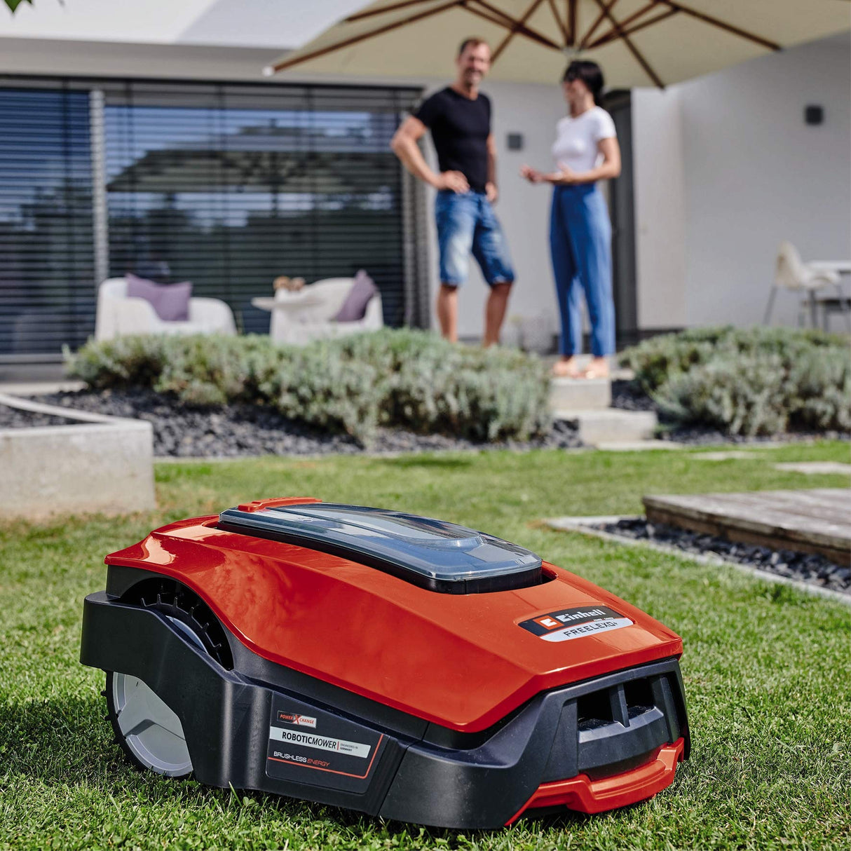 Einhell Robot cortacésped FREELEXO 800 LCD BT Solo Power X-Change. Para céspedes de hasta 800 m², cortacésped multizona, control Bluetooth, para pendientes de hasta el 35 %. No incluye batería