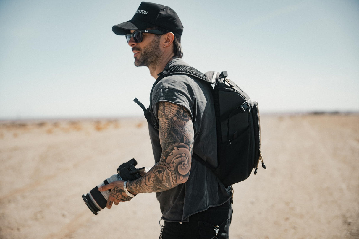 PolarPro - Roadrunner - 8L - Mochila - Ultraligera, compacta para un Acceso rápido y fácil - Se Adapta a Todo tu Equipo fotográfico - Funda para la Lluvia incluida