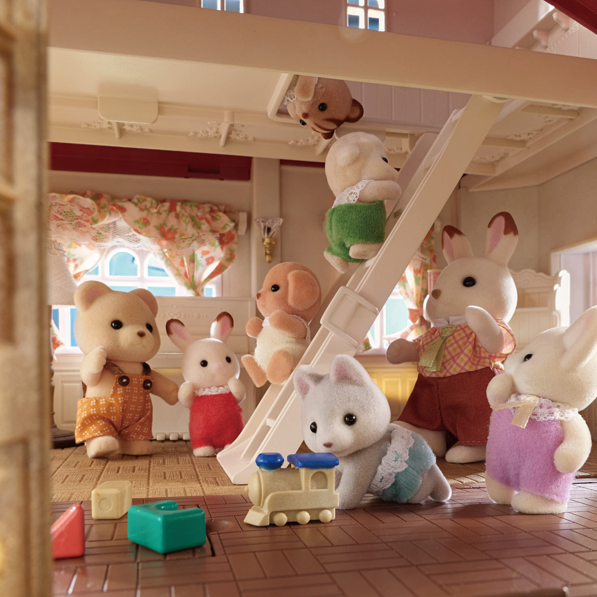 Sylvanian Families 5716 Casa con Luces - el ático secreto- Casa de Muñecas