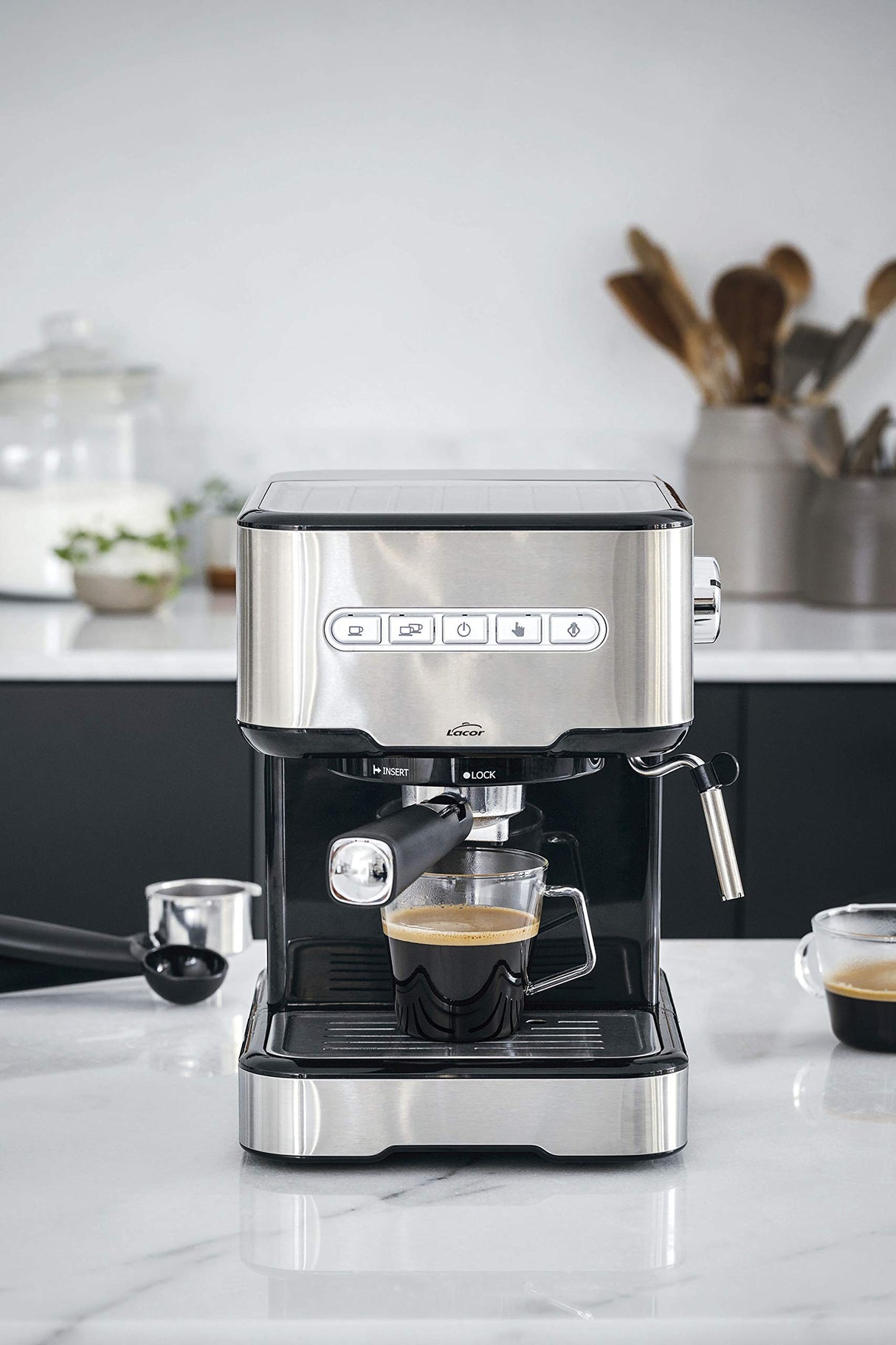 Lacor 69256 - Cafetera espresso con 2 salidas de café y función de calentar/espumar la leche, apta para café molido y cápsulas ESE, 21x26'5x30 cm