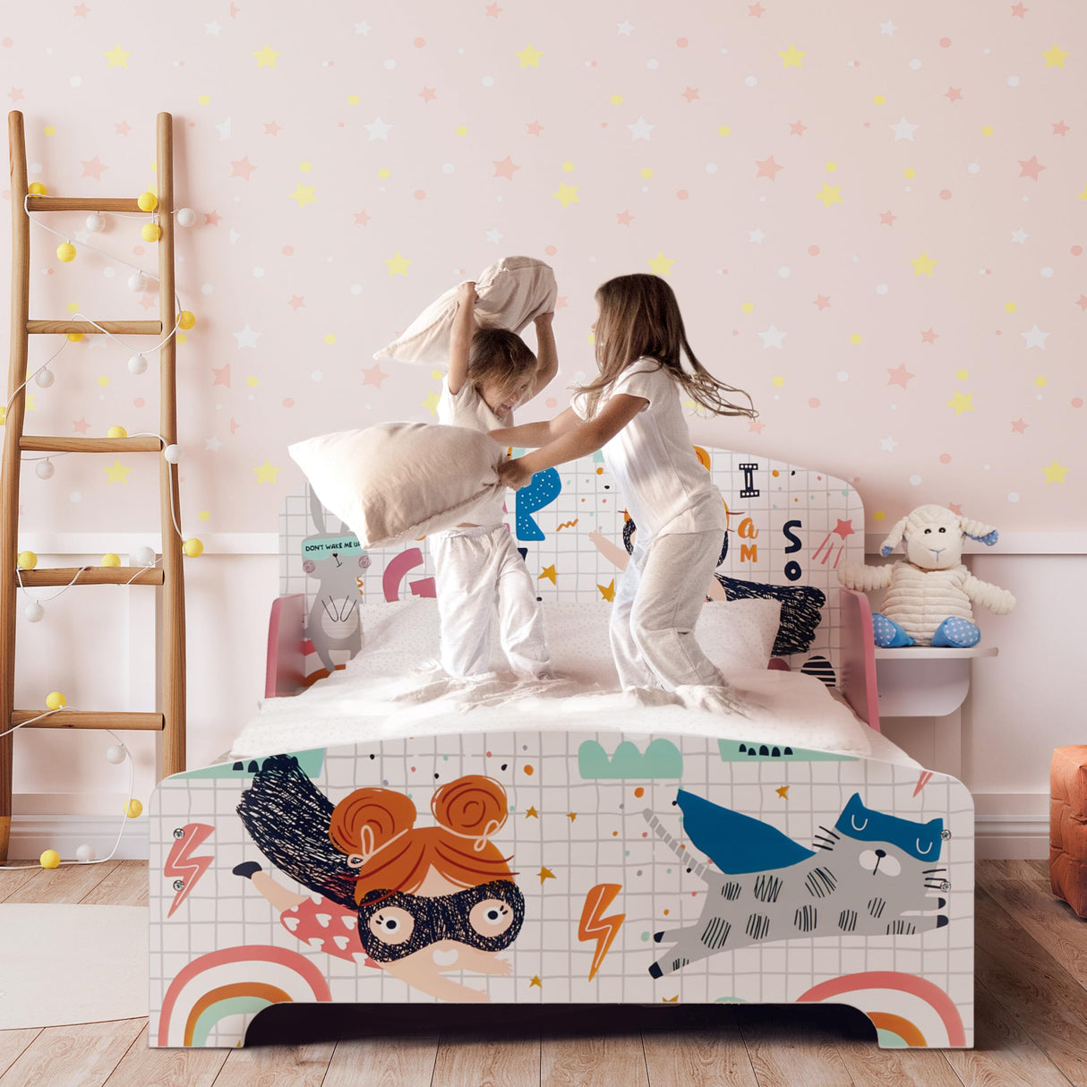 Relaxdays Cama Infantil con Estante, Baja, Somier Láminas, Barandillas, Diseño Superheroína, 60x94x143cm, Multicolor