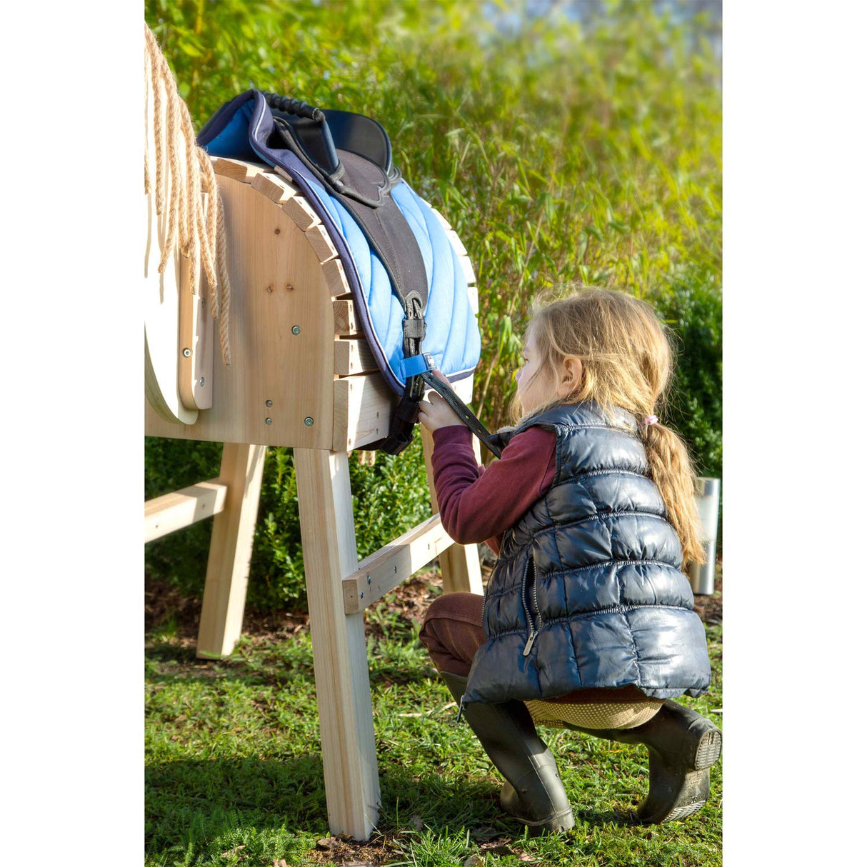 Small Foot Madera, para niños a Partir de 3 años, Caballo con Ayuda para Montar y Cabestro Apto para Uso al Aire Libre Juguetes, Color Beige, S (11664)