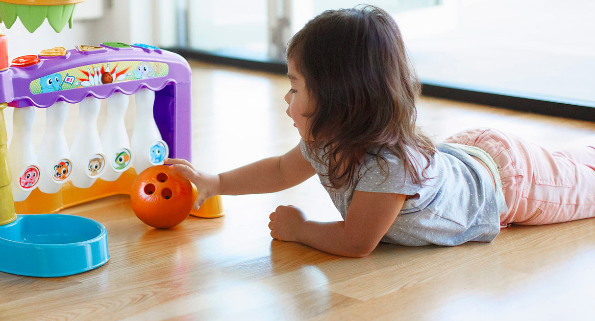 Little Tikes Zona Deportiva 3-en-1 para Niños Baloncesto, Fútbol y Bolos, Horas de Juego Activo, Desarrolla el Equilibrio y la Coordinación, Edad: de 9 Meses a 3 Años
