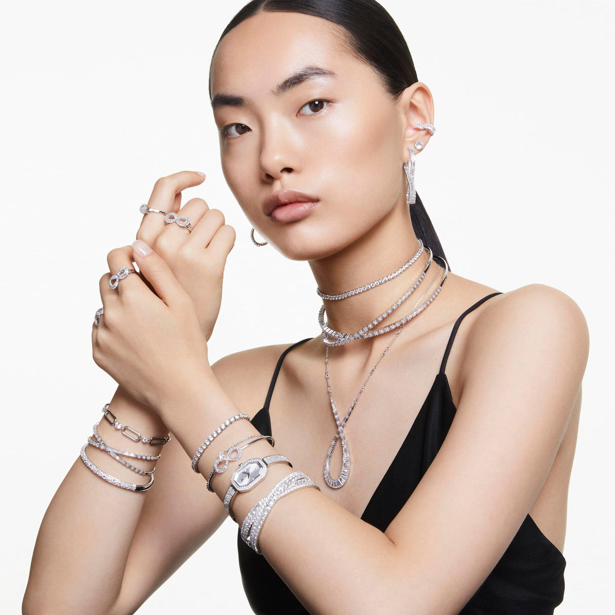 Swarovski Brazalete Hyperbola, Símbolo del infinito, Blanco, Baño de rodio, L