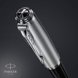 Parker 51 pluma estilográfica | cuerpo negro con adorno cromado | plumín fino con cartucho de tinta negra | estuche de regalo