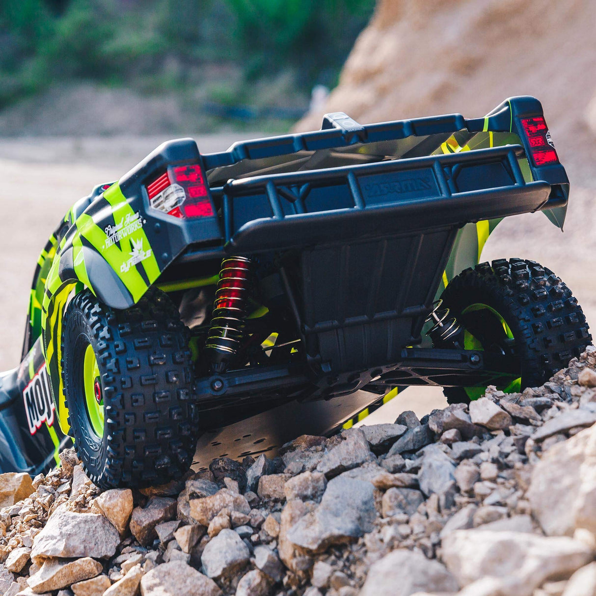 ARRMA Camión teledirigido 1/7 Mojave 6S V2 4WD BLX Desert Truck con compañía de Espectro (Listo para Ejecutar), Color Verde/Negro, ARA7604V2T1