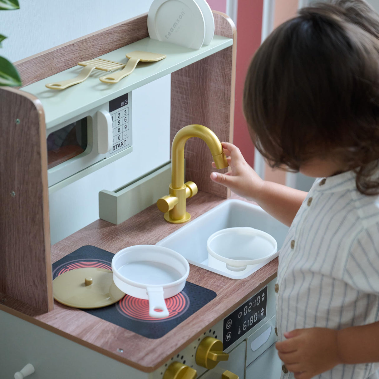 Teamson Kids Cocina Infantil de Madera con huerto, Lavadora Verde, Horno, Fregadero y Accesorios para Juego simbólico en casa
