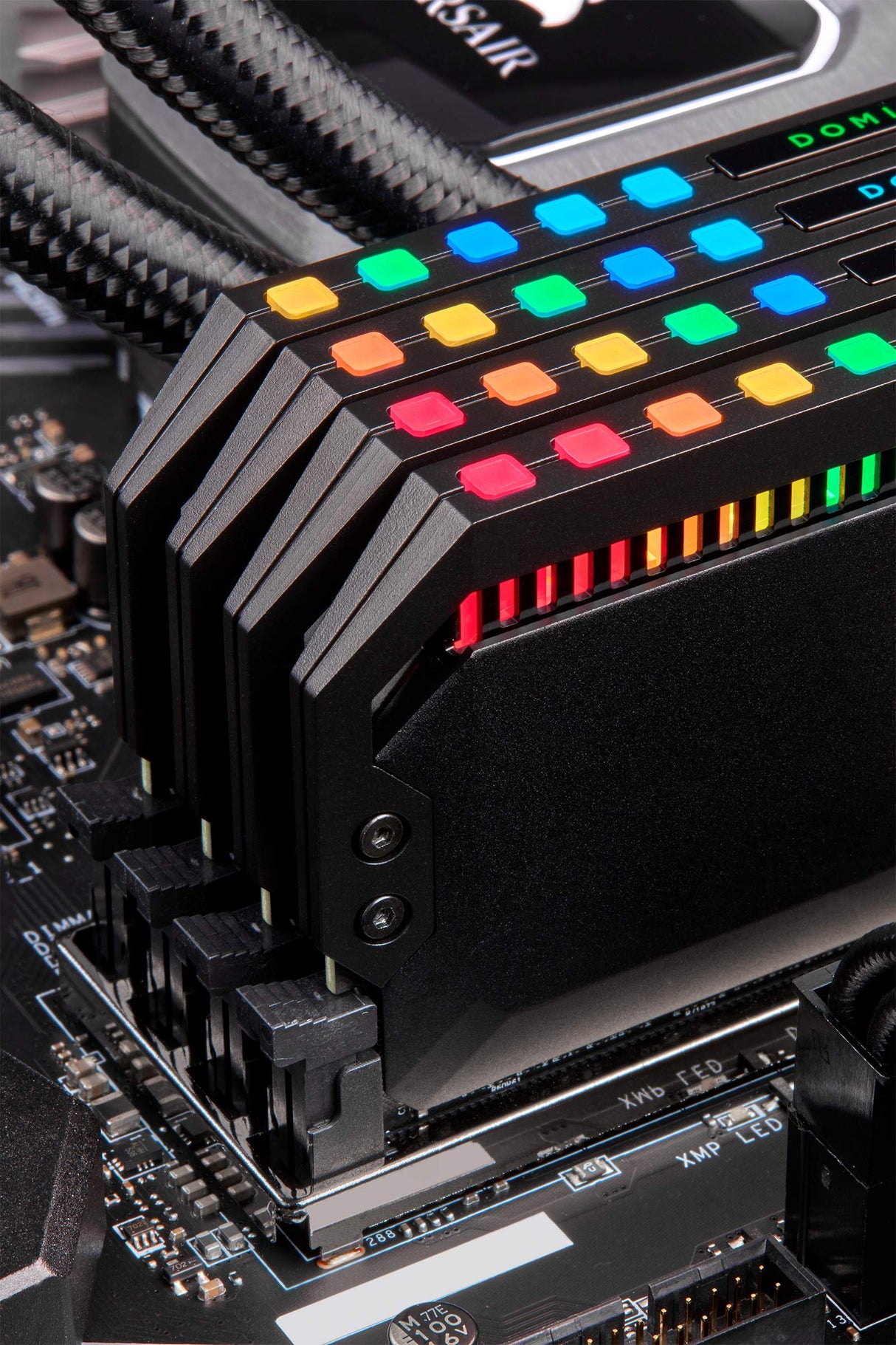 Corsair Dominator Platinum RGB 128GB (4x32GB) DDR4 3600MHz C18 Memoria de Sobremesa (12 Direccionables CAPELLIX RGB LED, Refrigeración DHX patentada, Tiempos de Respuesta Ajustados) Negro