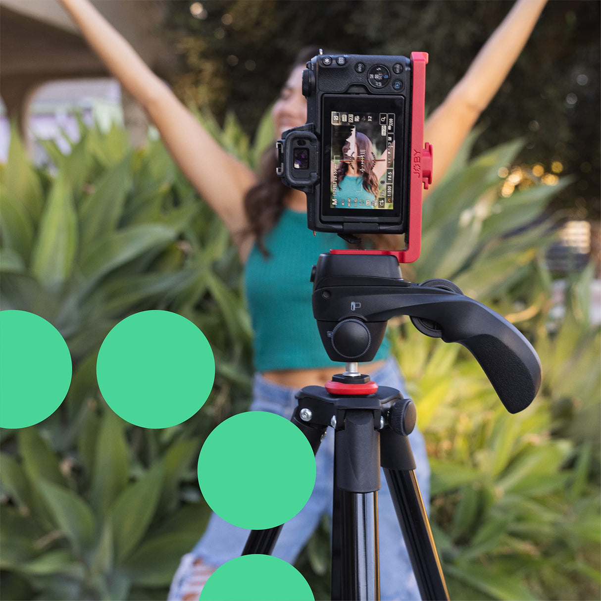 JOBY Compact Action Tripod, Trípode de Cámara con Rótula, Montura Universal de Liberación Rápida ¼-20 pulg. y Bolsa, para CSC, DSLR, Sin Espejo, Teléfono Móvil, Negro para Fotografía, Vídeo, Vlogging