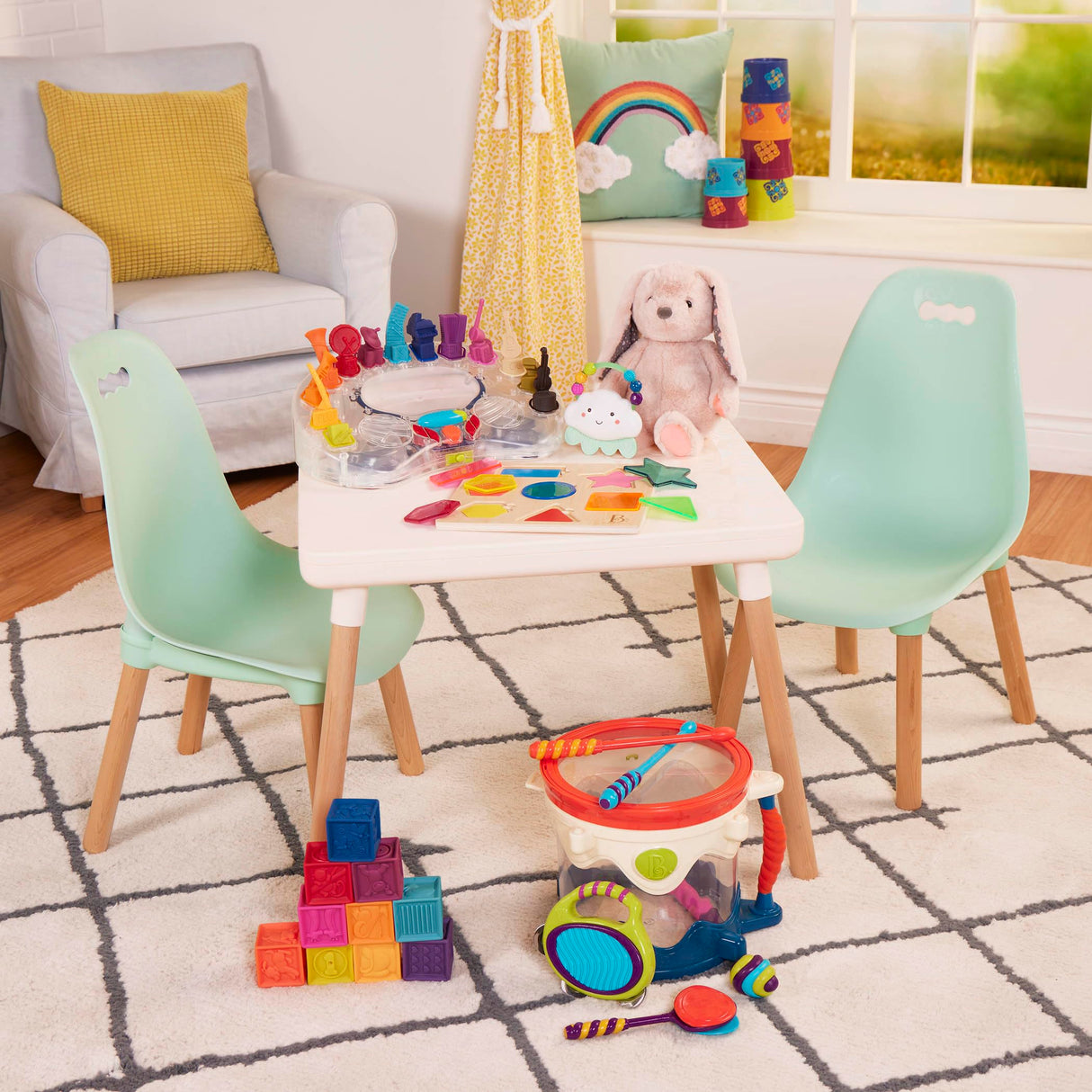 B. Spaces by Battat - Juego de Muebles Infantiles - 1 Mesa y 2 Sillas Infantiles con Patas de Madera Natural (Marfil y Madera Natural)