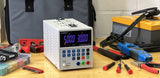 PeakTech 6070 – Fuente de alimentación 0-30V / 0-5A, ajustable, DC con USB y pantalla LED, conmutación estabilizada, amperímetro, a prueba de sobrecarga y cortocircuito, enfriamiento pasiv