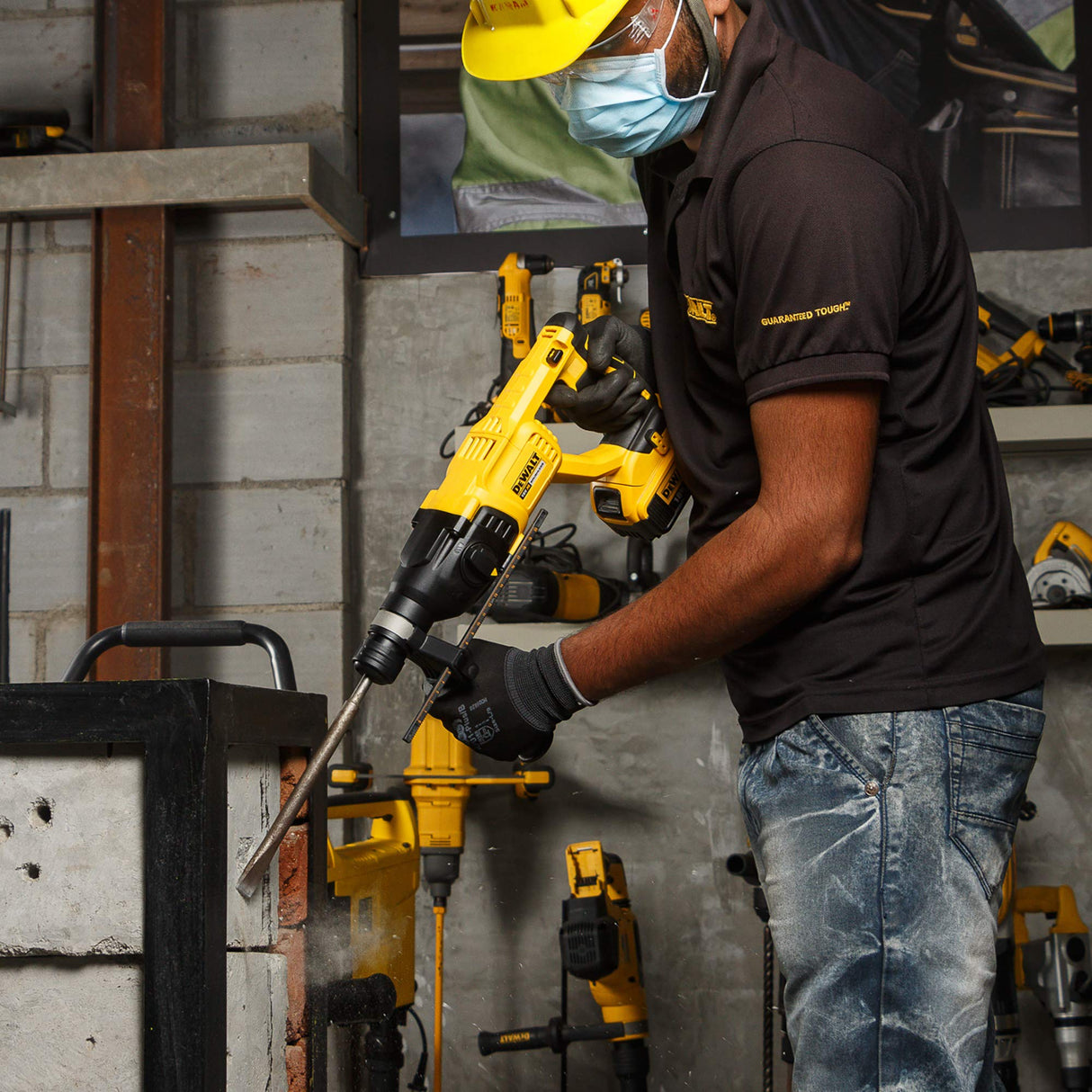 DEWALT DCH133NT-XJ - Martillo Electroneumático sin Escobillas XR 18V SDS-Plus, Impacto de 2,6J, Velocidad de 0-1550 rpm, Sin Cargador/Batería, Maletín TSTAK