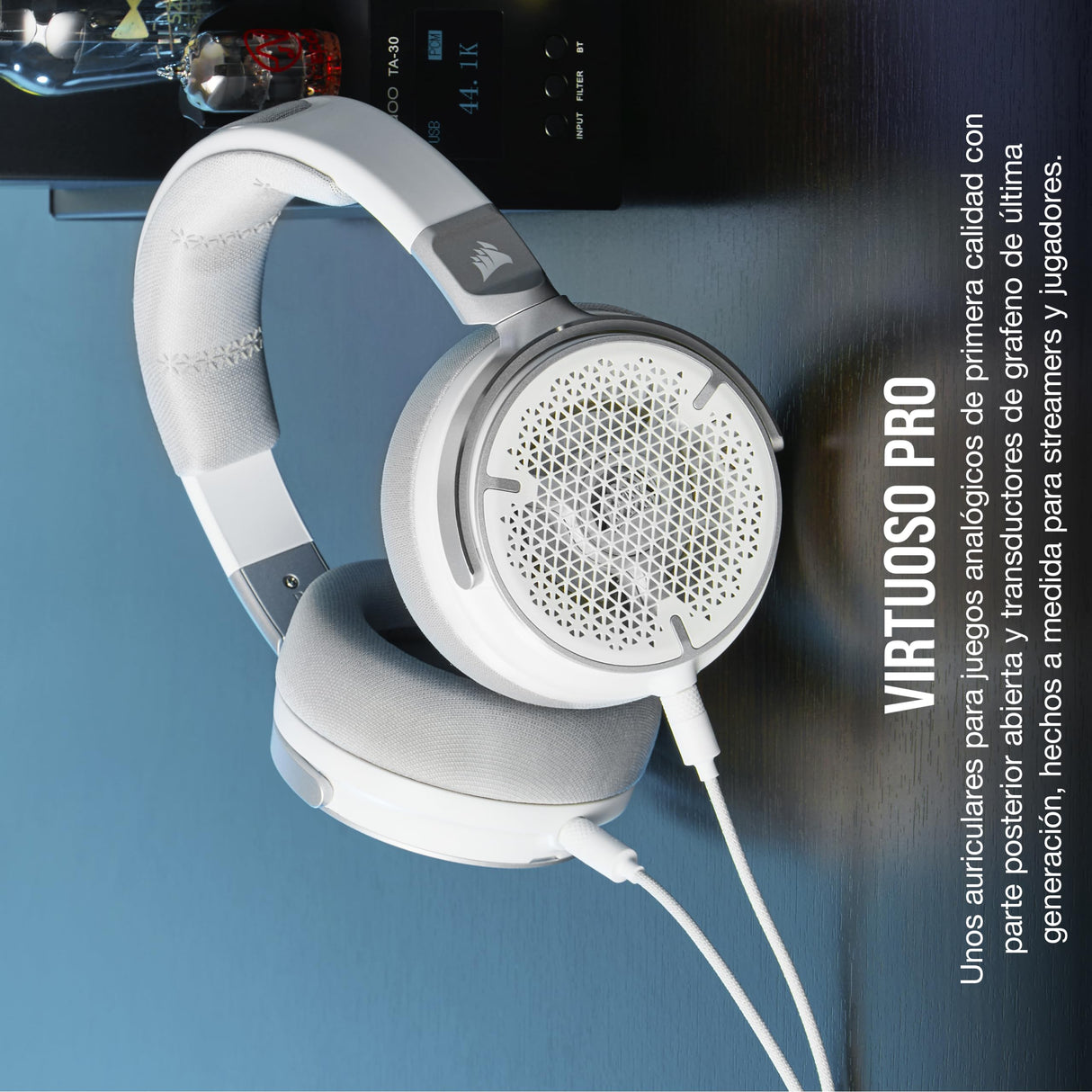 Corsair VIRTUOSO PRO Auriculares con Cable para Juegos Multiplataforma de Espalda Abierta - Micrófono Desmontable - Controladores Grafeno - PC, Mac, PS5, PS4, Xbox, Nintendo Switch, Móvil - Blanco
