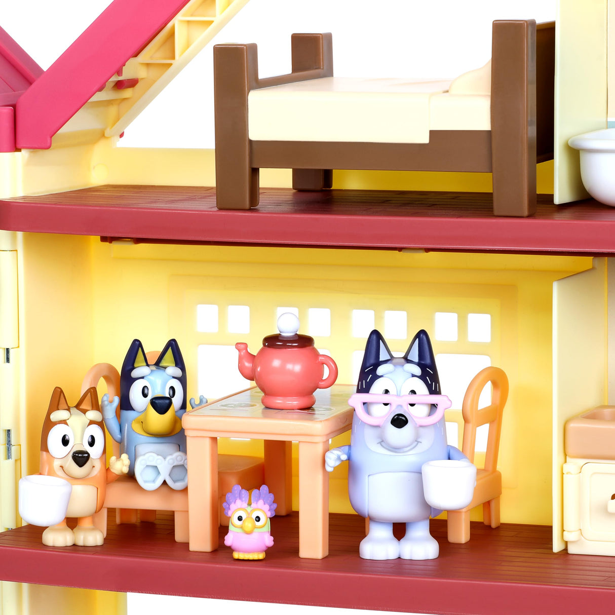 Bluey Ultimate Lights & Sounds Playhouse & Toy Box, a partir de 3 años, Figuras de 2.5-3 Pulgadas, Incluye 29 accesorios, 1 hoja de calcomanías (Moose Toys 17388)